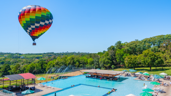 Eco Cataratas Resort oferece voo de balão cativo com vista panorâmica em Foz do Iguaçu