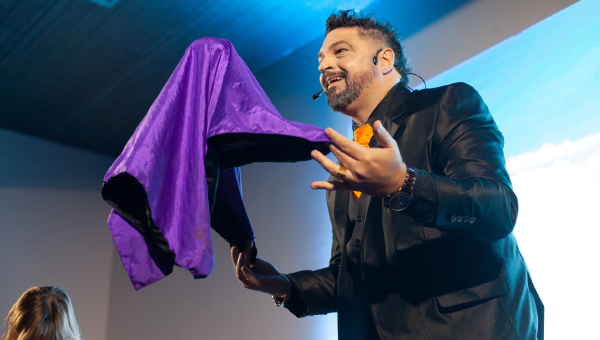 Foz do Iguaçu terá feriado do Dia das Crianças com show especial do mágico Karllos Della Re no Eco
