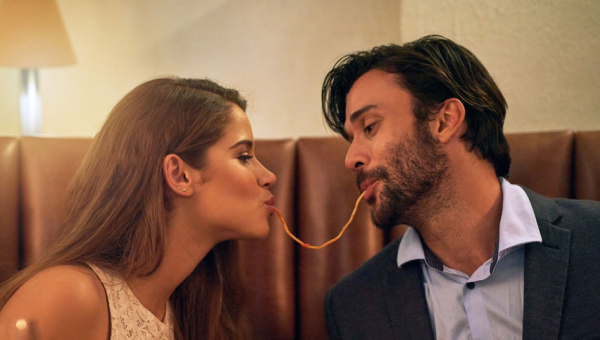 Hotel Johnscher promove jantar temático no Dia dos Namorados