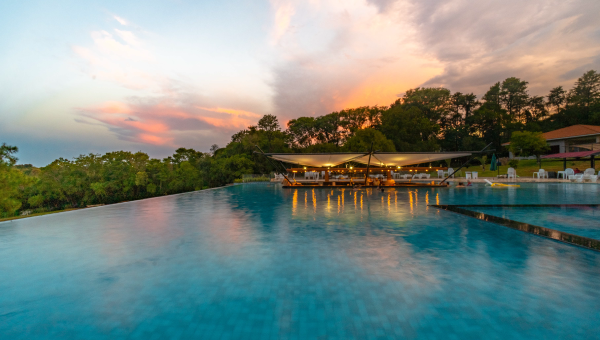 Eco Cataratas Resort e Koala Energy firmam parceria para climatização sustentável de piscinas