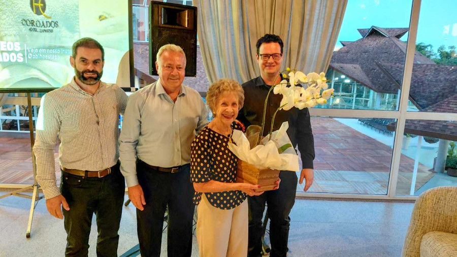 Iraci Pissinin Sossella é homenageada pela ABIH em Foz do Iguaçu